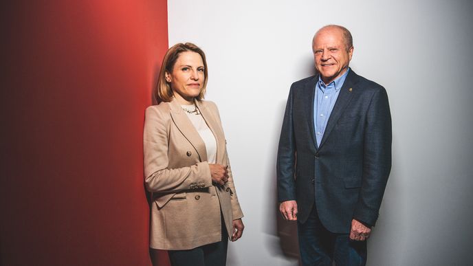 Kateřina a Zdeněk Kratochvílovi, ICOM transport, dopravce se sídlem v Jihlavě, provozující autobusovou dopravu, silniční nákladní dopravu a autorizovaný servis vozidel Mercedes-Benz. MAGAZÍN České bohatství