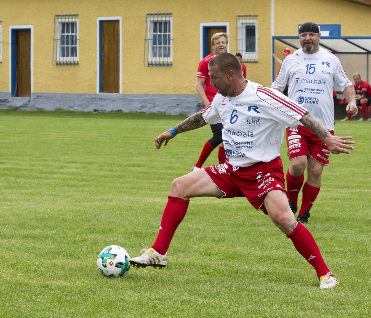 Tomáš Řepka na fotbalovém zápase klubu slavných Amfora