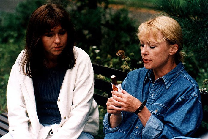 1995: Kateřina Macháčková a Kateřina Hrachovcová v seriálu Život na zámku coby matka s dcerou