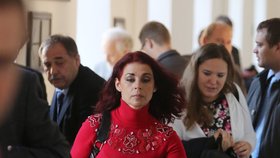 Kateřina Pancová poprvé přichází do soudní síně bez doprovodu vězeňské eskorty