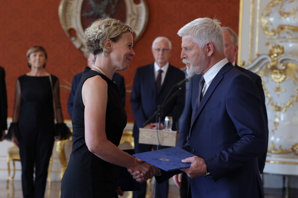 Prezident Petr Pavel jmenoval Kateřinu Ronovskou novou ústavní soudkyní a místopřesedkyní Ústavního soudu (4.8.2023).