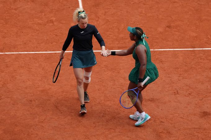 Roland Garros ONLINE: Siniaková ve finále čtyřhry, první set s parťačkou ovládla Roland Garros ONLINE: Siniaková ve finále čtyřhry, první set s parťačkou ovládla