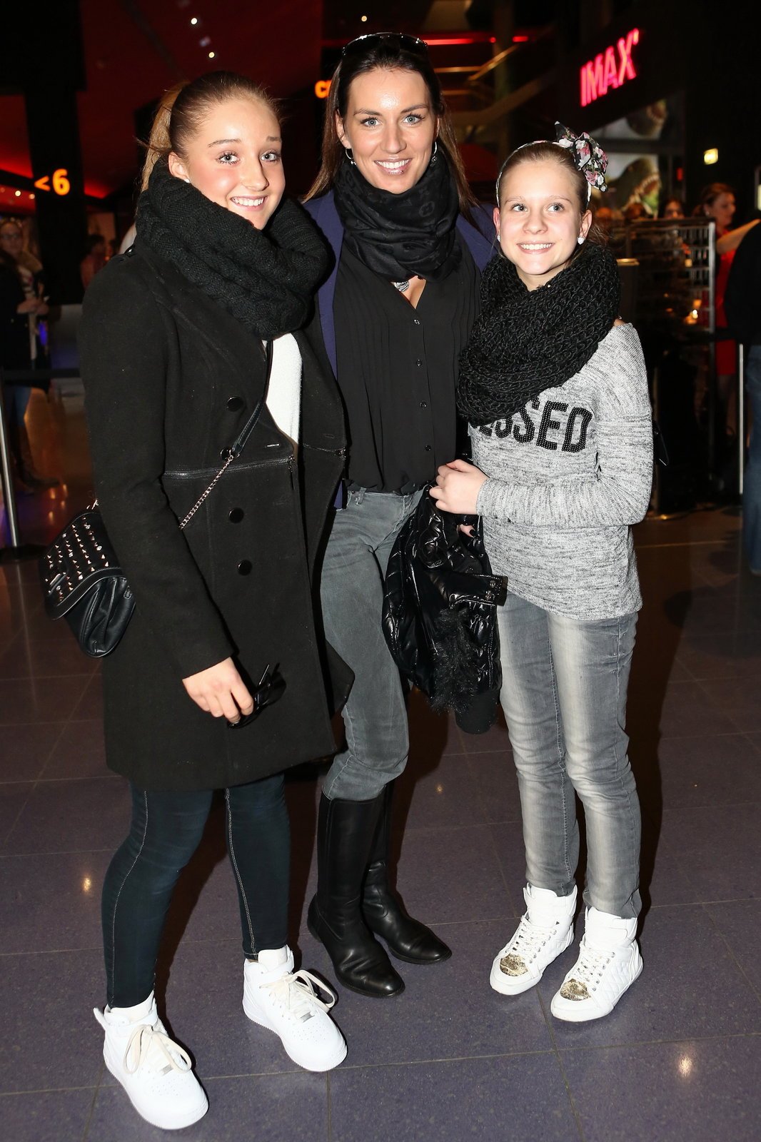 Lucie Králová s nevlastní dcerou Jessicou (vlevo) a její kamarádkou.