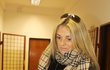 Kateřina Šlégrová odcházela od soudu v slzách a zklamaná, protože manželova nepřítomnost oddálila rozuzlení jejich sporu o dceru…