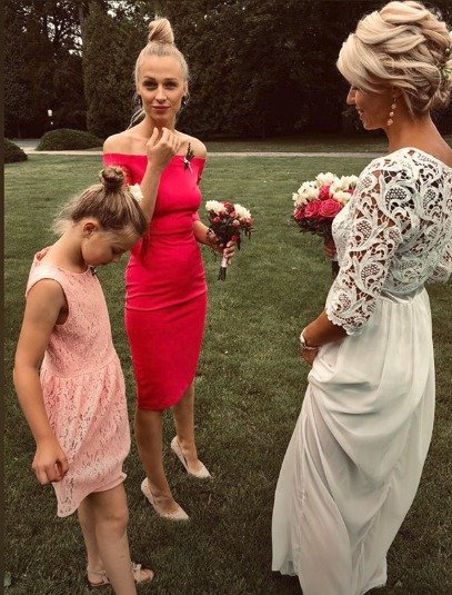 Kašáková se odhodlala přijít na svatbu kamarádky.