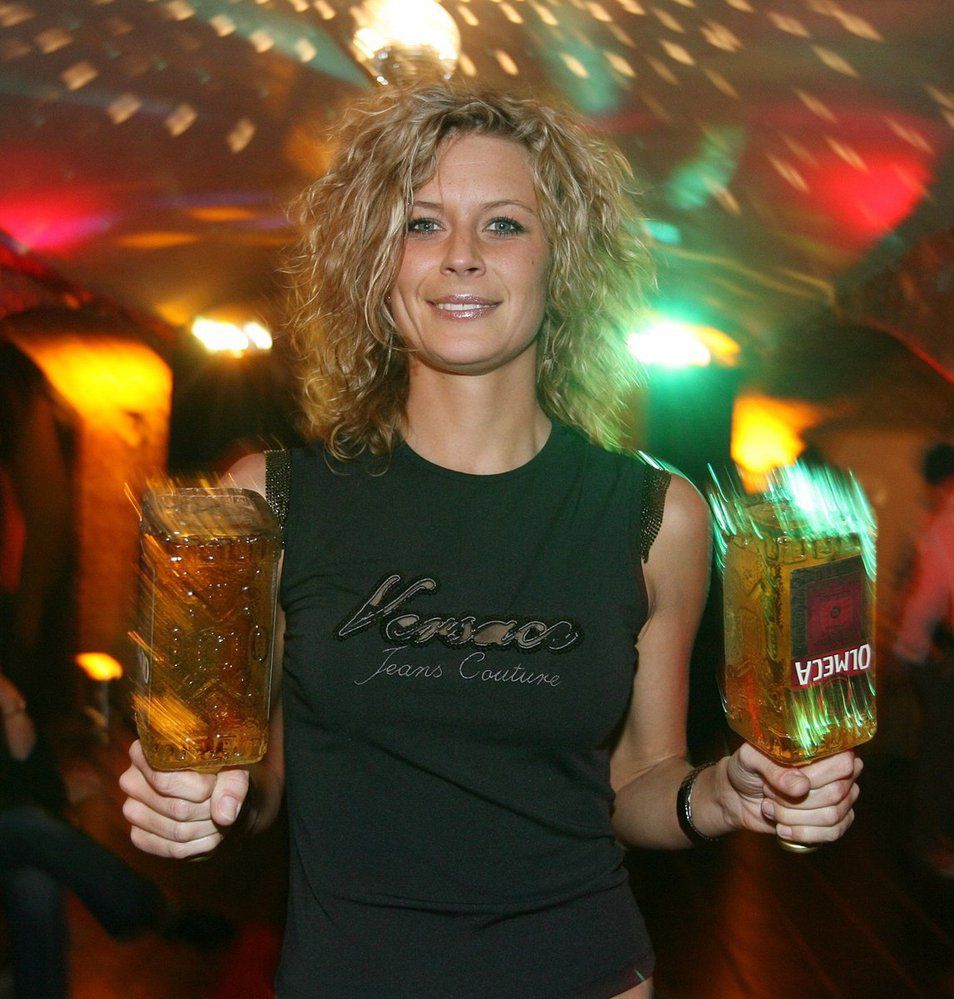 2006: Katka jako zkušená barmanka.