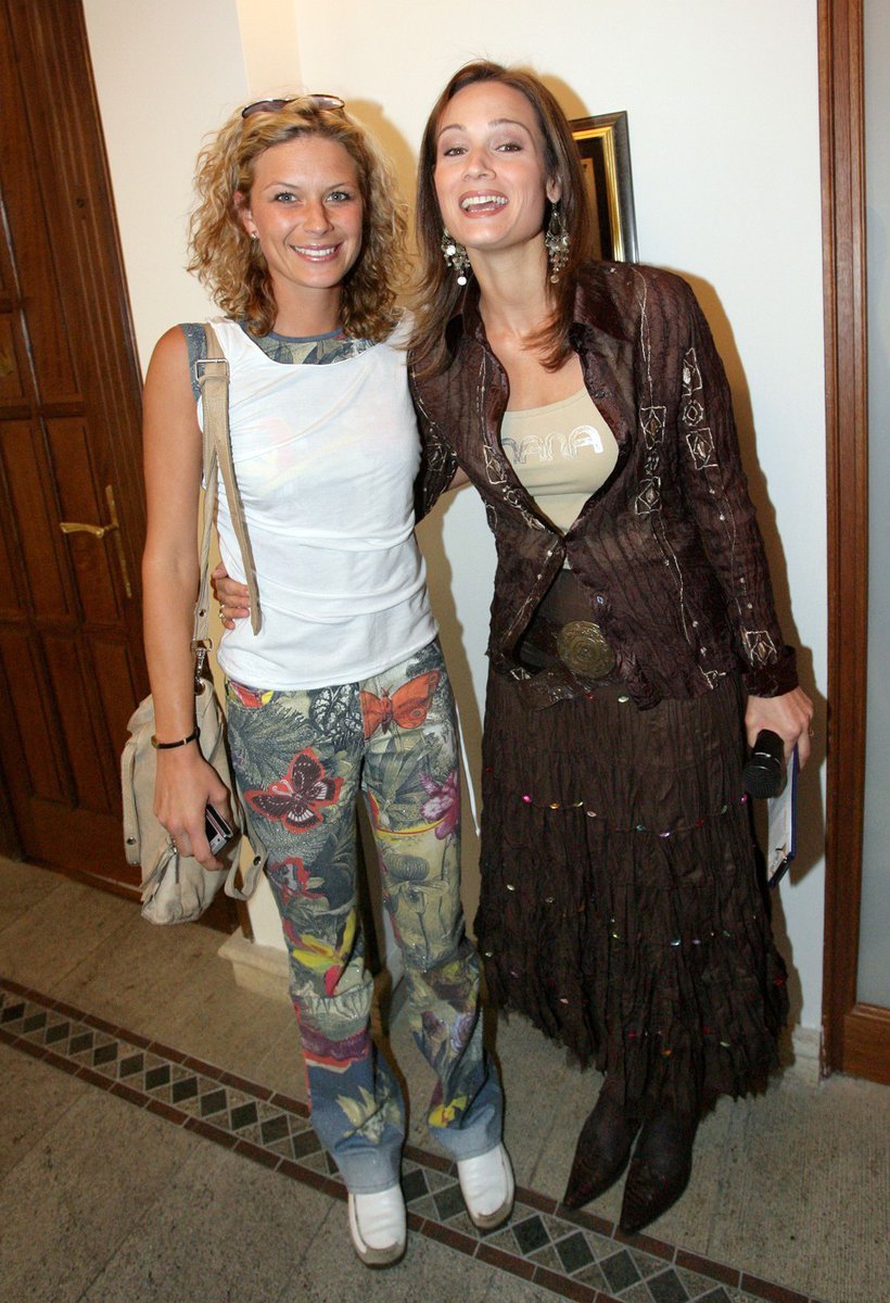 2006: Kateřina s kamarádkou Klárou Doležalovou.