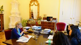 Na rozhovor s ministryní Kateřinou Valachovou čekal Blesk déle než měsíc.
