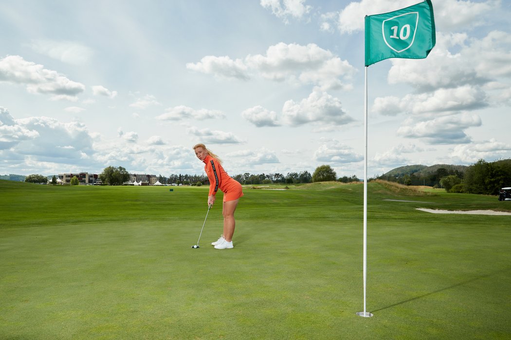 Golfová kráska Šideri Váňová ochotně zapózovala fotografovi