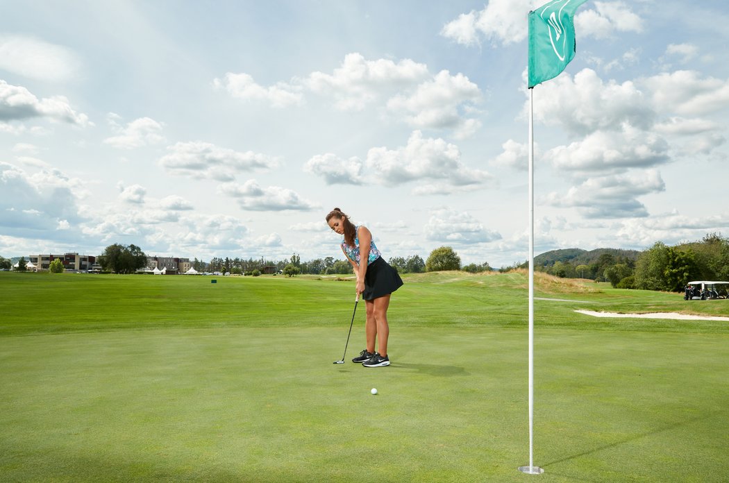 Golfová kráska Kateřina Vlašínová ochotně zapózovala fotografovi