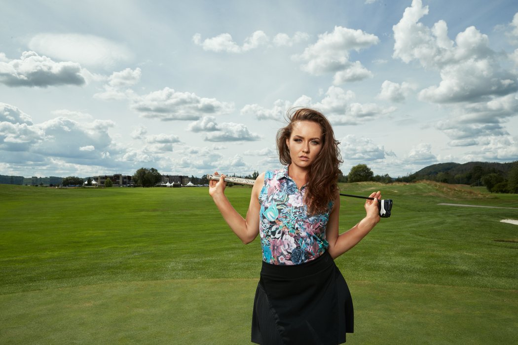 Golfová kráska Kateřina Vlašínová ochotně zapózovala fotografovi