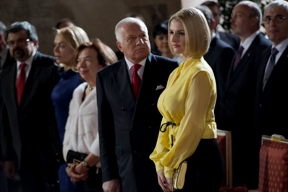 Kateřina Zemanová na inauguraci Miloše Zemana (spolu s Václavem a Livií Klausovými)