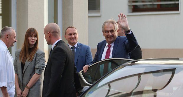Zeman jde znovu do nemocnice. Co prezidenta čeká po podzimní „rekondici“?