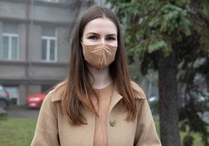 Kateřina Zemanová během předání darů zdravotníkům Nemocnice Na Bulovce (25.2.2021)