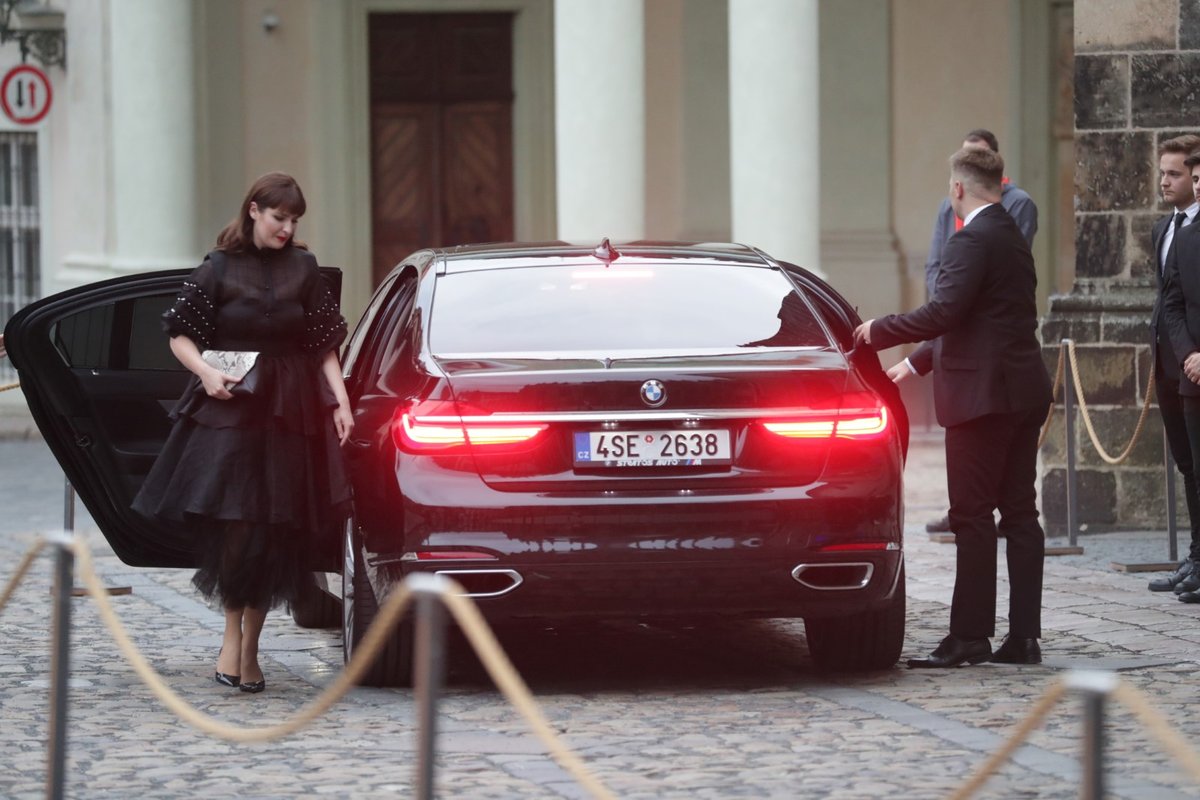 Miloš Zeman nastoupil 17.10.2019 znovu do nemocnice. Na čtyři dny. Doprovodila ho dcera Kateřina