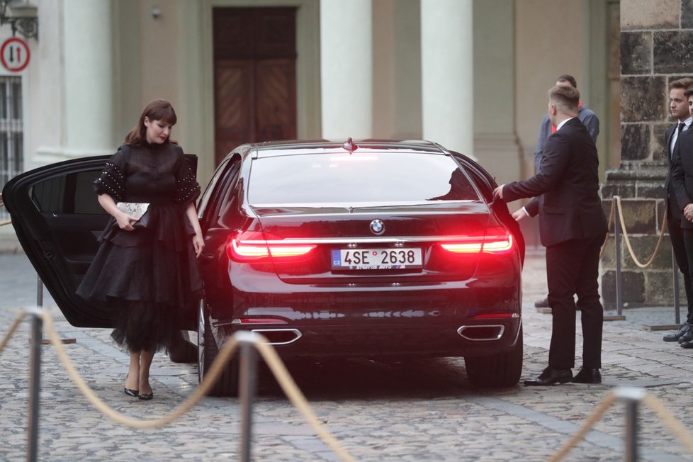 Miloš Zeman nastoupil 17. 10. 2019 znovu do nemocnice. Na čtyři dny. Doprovodila ho dcera Kateřina.