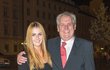 Kateřina Zemanová a Miloš Zeman na cestě do Divadla Kolowrat