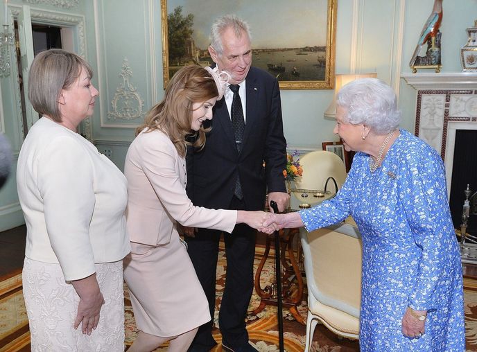 Kateřina Zemanová na audienci u britské královny Alžběty II. (červen 2017)