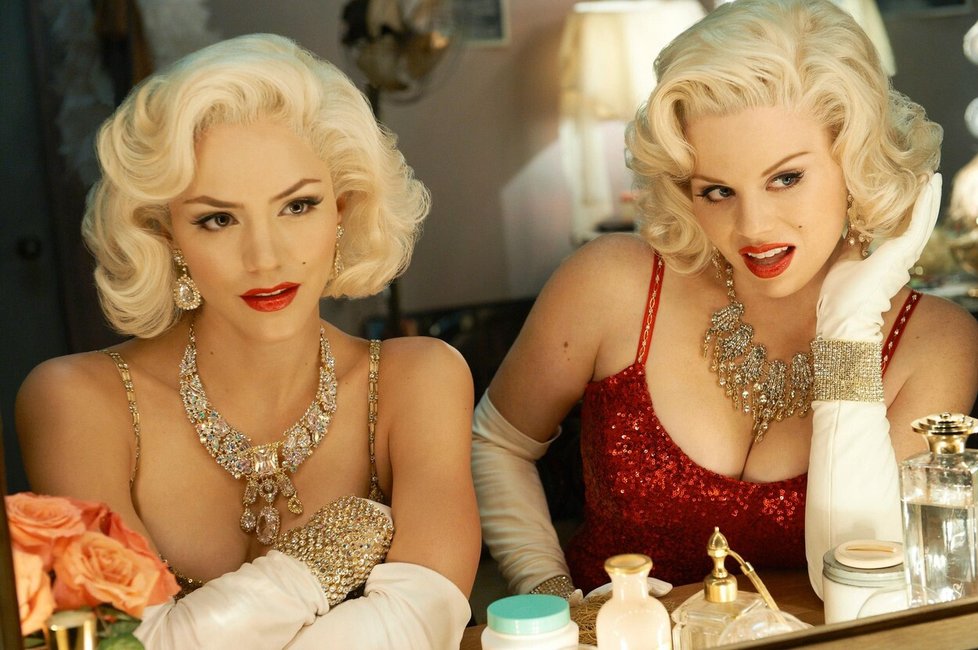Katharine McPhee (vlevo) a Megan Hilty v roce 2012 v muzikálu Smash ztvárnily Marilyn Monroe