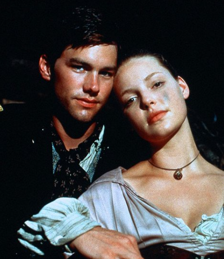 Eddie Mills a Katherine Heigl ve filmu Bouře (1998).
