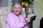 Stoletá důchodkyně zbožňuje své Nintendo DS, má už dokonce druhou konzoli