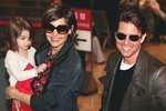Katie Holmes a Tom Cruise: Svou dceru by měli přesvědčit, že na nošení střevíčků už přece jen není vhodná roční doba
