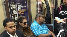 Katie Holmes v newyorském metru