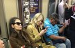 Katie Holmes v newyorském metru. 