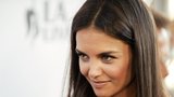 Katie Holmes se opičí po Victorii Beckham, nechala se taky tetovat