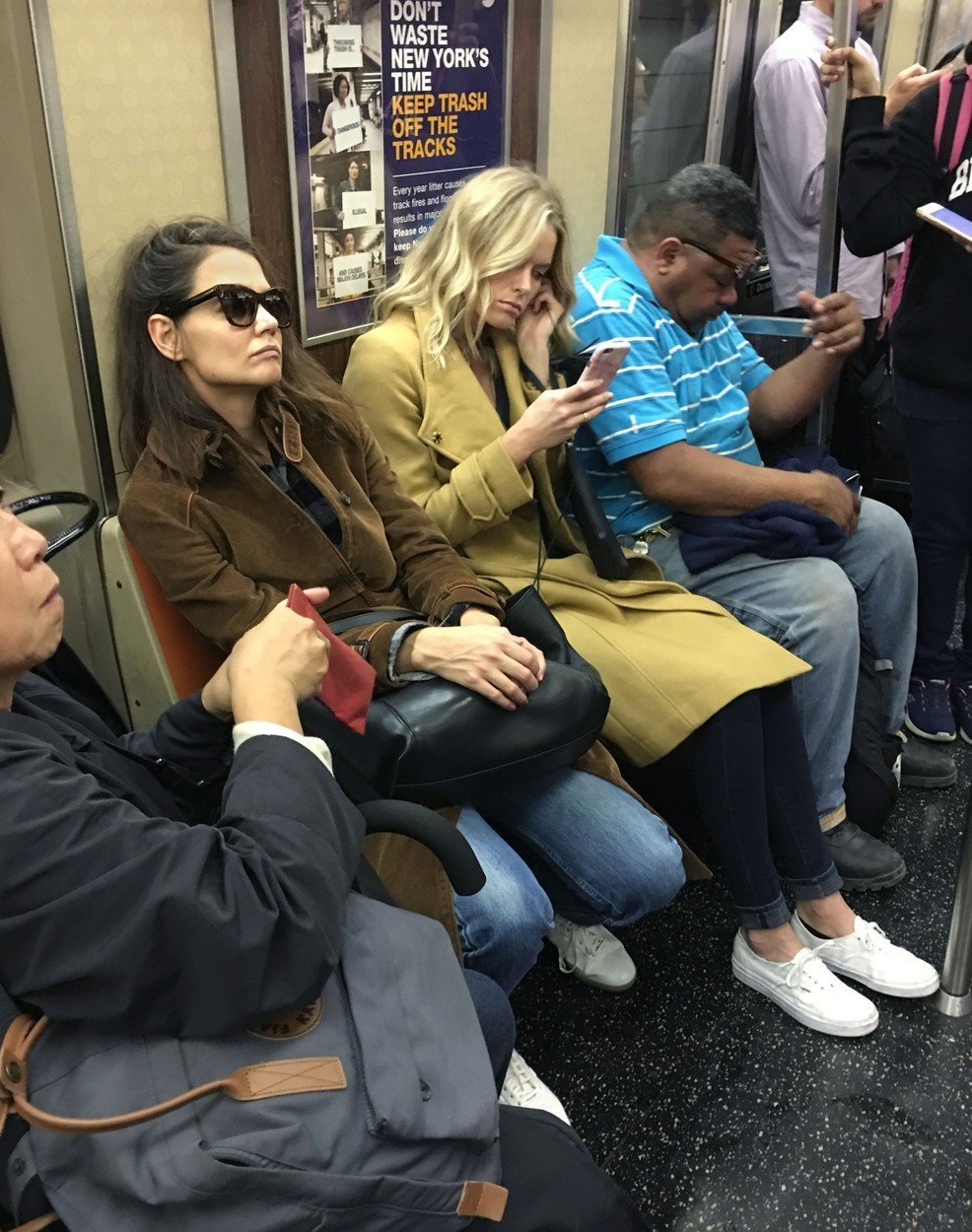 Katie Holmes v newyorském metru. 