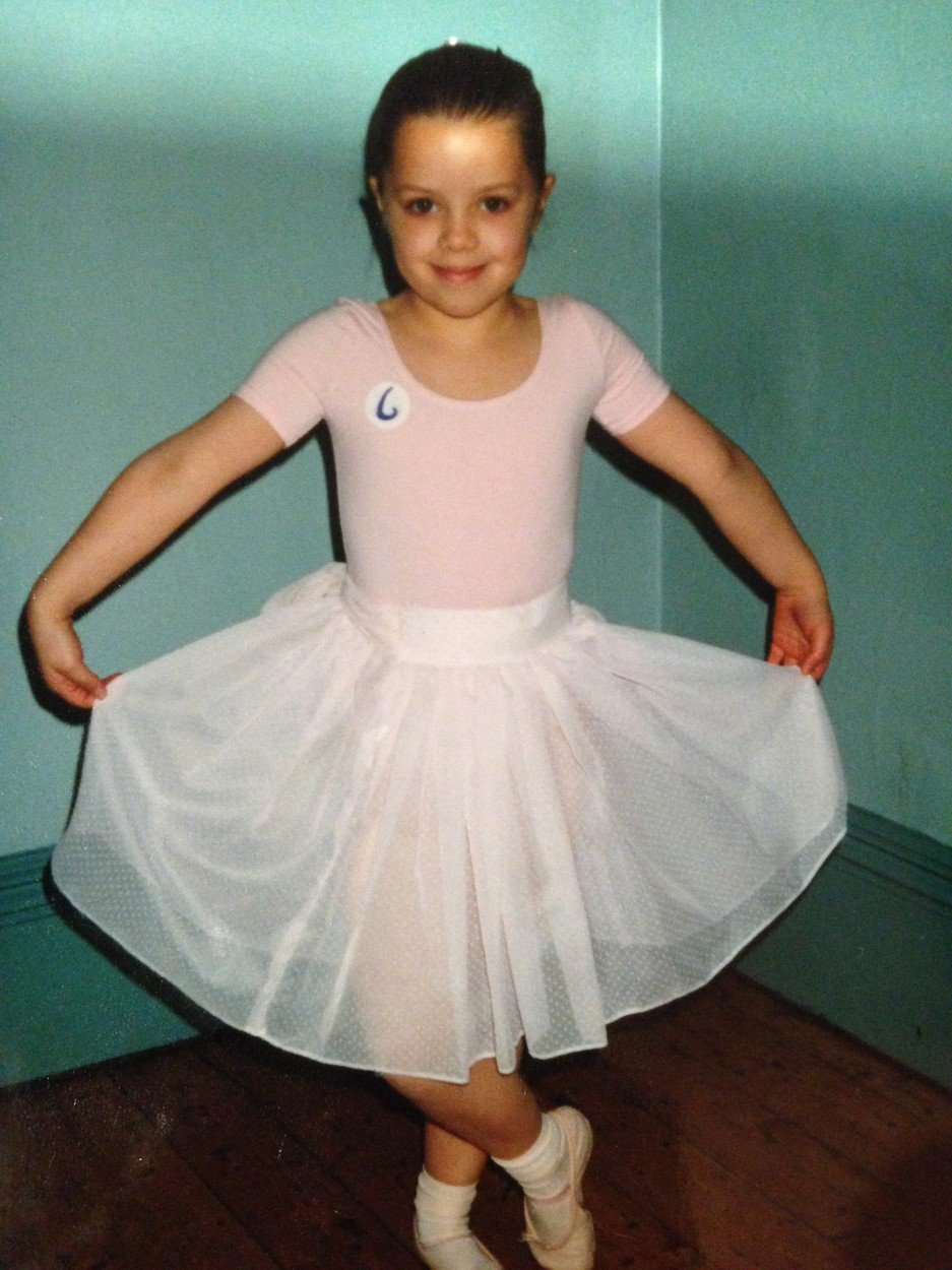 Katie Knowles v dětství ráda tančila.