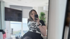 Katie Woolls vysoká 205 centimetrů