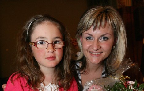 Pacientka Katka (7) a dárkyně kostní dřeně Ivanka (34).