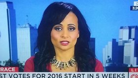 Katrina Pierson si na sebe vzala náhrdelník vyrobený z nábojů.