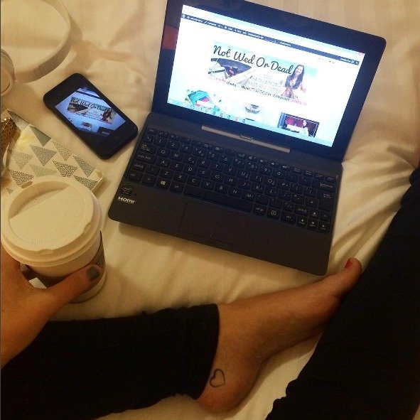 Na svém instagramu postuje svůj nový blog o cestování.