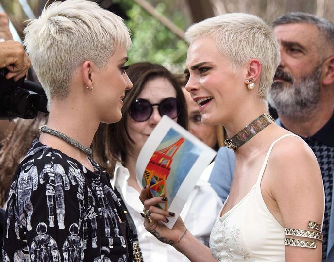 Katy Perry a Cara Delevingne se sešly na přehlídce Chanel