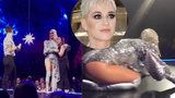 Fanoušci Katy Perry jí vlezli na pódium: Lesbická žádost o ruku!