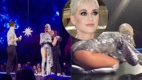 Fanoušci Katy Perry jí vlezli na pódium! Vyrazili jí dech žádostí o ruku.