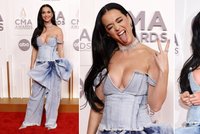 Nepřehlédnutelná Katy Perry: Zatraceně hluboký dekolt! Málem odhalil její přednosti