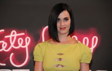 Zpěvačka Katy Perry: Ukázala prsa i rozkrok!