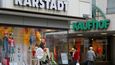 Sousedící obchodní domy Kaufhof a Karstadt