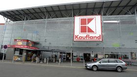 Supermarket Kaufland prodával šizené klobásy.