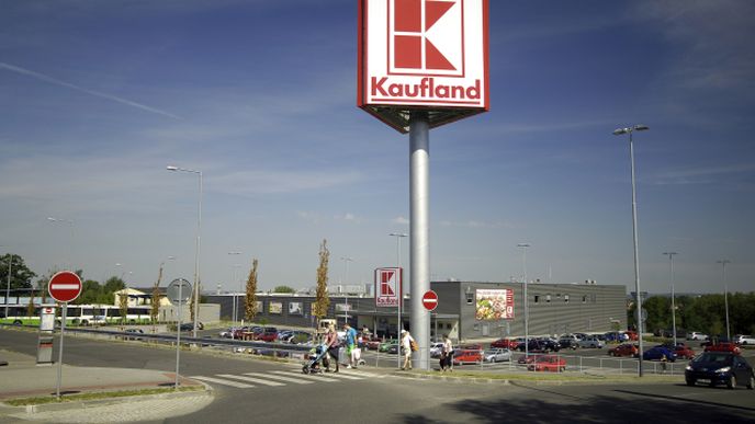 Kaufland v Orlové je zavřený. Hasiči hledají neidentifikovaného hada
