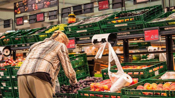 Obchodní řetězce slibují zlevnění potravin o tři procentní body, některé dokonce o šest bodů.