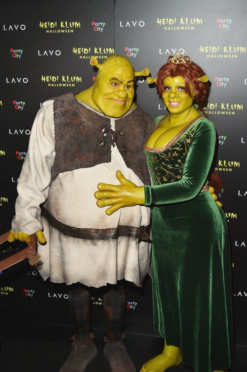 Zpěvák Tom Kaulitz s partnerkou, modelkou Heidi Klum, zvolili úžasné kostýmy Shreka a Fiony