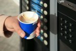 Pracovnice si na letišti koupila kávu: V nápoji byl hmyz! Upadla do anafylaktického šoku