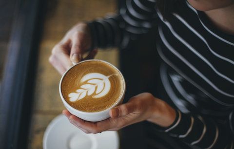 Domácí příprava kávy: Jak zvládnout cappuccino i ledovou kávu!