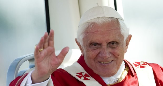 Papež Benedikt  XVI., nejen překvapilo svět, ale mnoho věřících velmi znepokojilo.