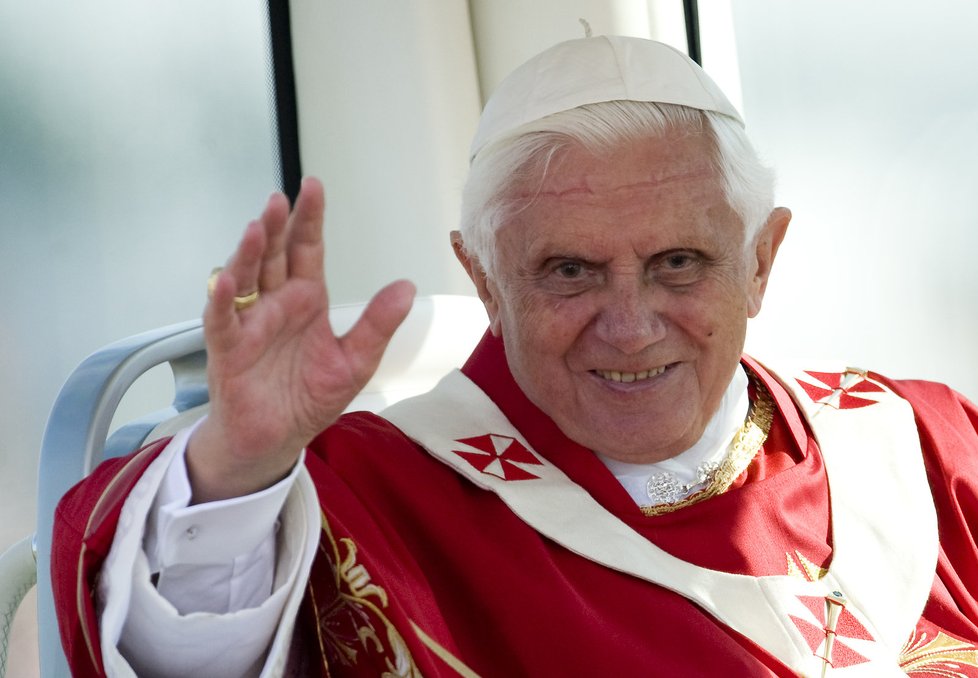 Benedikt XVI. vykonával funkci papeže v letech 2005–2013.