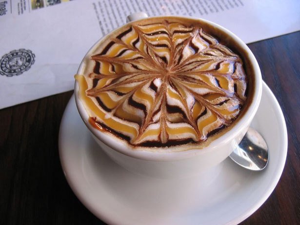 Káva zdobená technikou Latte art